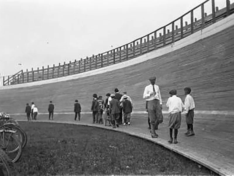 HMRC_imagescollection_Panama_Men_and_boys_walking_along_wooden_race_track